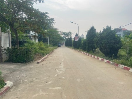 Cần tiền bán gấp mảnh đất đẹp tại Thạch Thất, Hà Nội. S= 100M full. Mặt rộng 5M cạnh khu công nghiệp