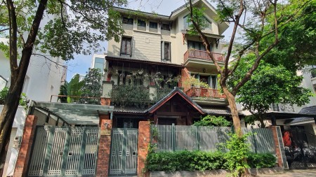 Biệt thự mặt phố Thọ Tháp, Dịch Vọng. Dt 190m, 4T, Mt 14m, 60Tỷ. Làm Vp Cty, Nhà hàng, Cafe sân vườn