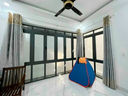 Giảm mạnh, bán gấp nhà lầu mới, đẹp gần Vincom, sân oto chỉ 3ty550