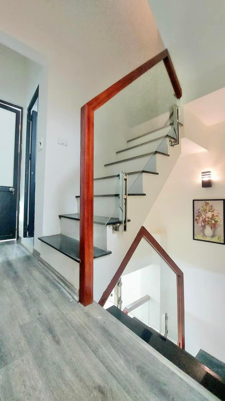 Bán nhà gấp phố Lê Trọng Tấn Hà Đông, nhà mới 5 tầng, giá hơn 8 tỷ.