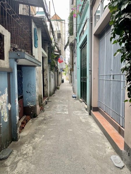 Cho thuê nhà 3 tầng nguyên căn, địa chỉ 21A, ngõ 79, phố Gia Quất, Thượng Thanh, Long Biên, HN
