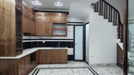 Bán nhà Thịnh Quang, Đống Đa 42m, 5 tầng, mt 5m, giá 4.3 tỷ.