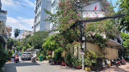 Bán nhà 3L HXH 8m đường Nguyễn Cửu Vân, P.17, BT (6x12.5m 74M GIÁ 12.9 Tỷ Góc 2 MT) View Lanmark 81