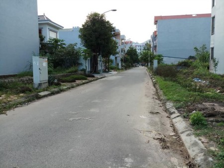 Chủ cần bán lô đất sổ riêng 80m2 đường Nguyễn Văn Linh, H. Bình Chánh, gần UBND. LH 0909 856 907