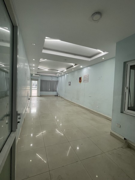 Chính chủ cho thuê văn phòng 110M2 Hoàng Văn Thái