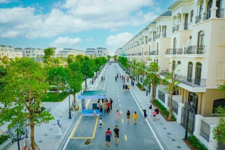 Bán Gấp Chà Là 64m2 giá 6,2 tỷ bao phí, cửa ngõ trục đường chính Vinhomes Ocean Park2- The Empire