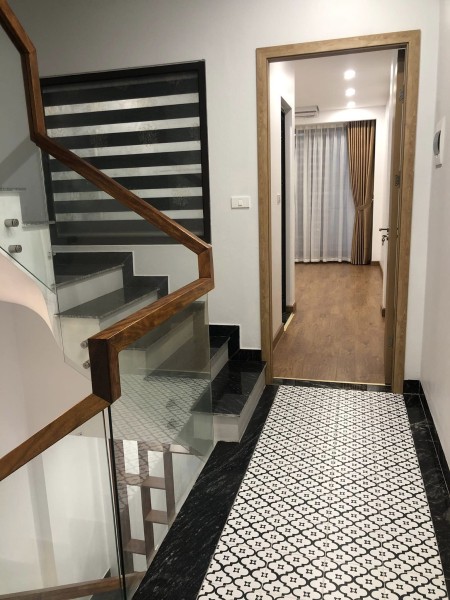 Bán nhà đường Ngọc Thụy, Long Biên 46m2x5T gara ô tô, phân lô, ô tô tránh 6,5 tỷ