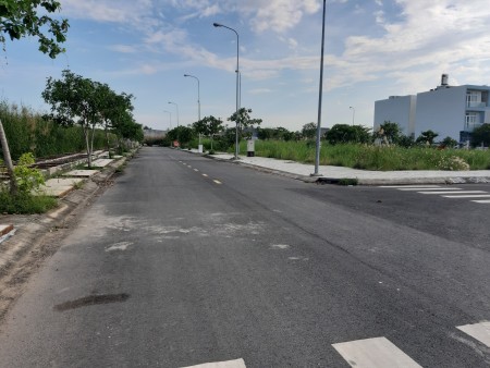Cần tiền bán 2 lô đất Nguyễn Lương Bằng Q7, DT 80m2, 2ty6, gần trường học, sổ riêng. LH 0909 856 907