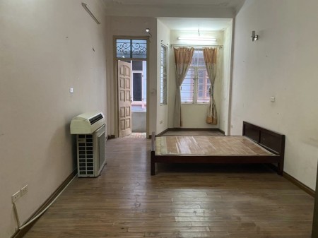 Cần tiền cho con đi Mỹ nên bán gấp căn 30m2 tại ngõ 3 nhân hòa Thanh Xuân