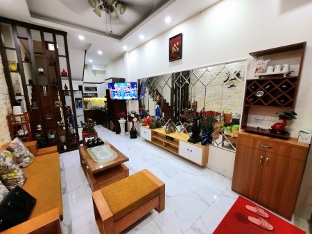Bán nhà Phố Nghĩa Tân, 35m2, 5 tầng, nhà mặt phố, chỉ 14 tỷ.