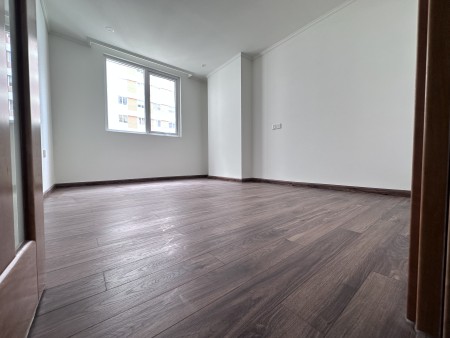 Chính chủ cần bán căn hộ 77.6m2 view Tây Nam chung cư Eurowindow River Park. LH: 0983 361 203