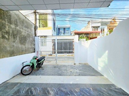Nhà đẹp xinh, gần chợ Phú Thọ , đường nhựa 6m thông chỉ 2ty500 triệu