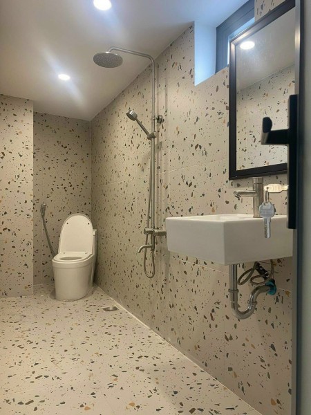Bán nhà 2 lầu mới xây, mặt tiền đường Cách Mạng Tháng 8 chỉ 8ty8
