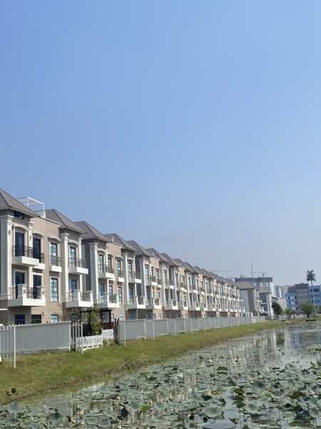 Lỗ 9 tỷ biệt thự song lập 250m2 Vinhomes Quận 9 giá 25,5 tỷ BTP