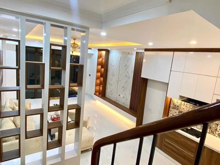 Bán gấp nhà đẹp chưa bóc tem ở Phố Minh Khai 45m2x5T nhỉnh hơn 4 tỷ có sổ đỏ minh bạch-0327123106