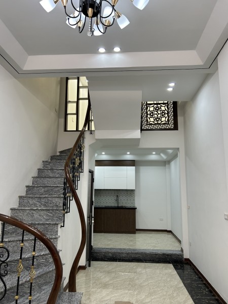 Bán nhà Trần Cung phân lô, lô góc, vị trí đắc địa : 40m2, 5 tầng, 4 tỷ 5.