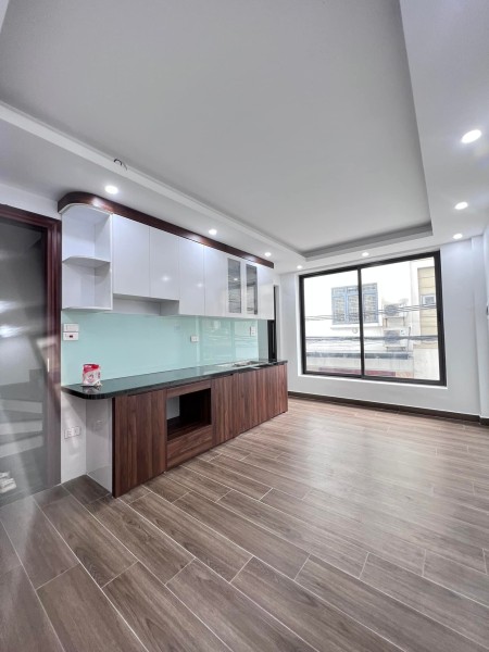 Bán nhà riêng cửa ngõ 6 tầng nằm tại 188 Phố Tư Đình, Long Biên