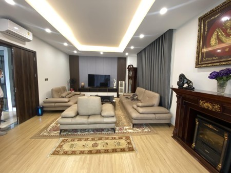 Bán nhà lô góc siêu vip phố Hoàng Cầu, mặt tiền khủng 18m, kd, 110m2x5t, giá chỉ 38 tỷ.