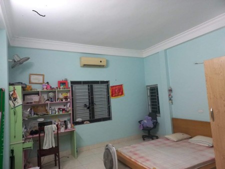 Bán gấp nhà gần cây xăng 74, Thanh Trì ô tô đỗ cửa 43m, 4T, MT5m, chỉ 3.65 tỷ.