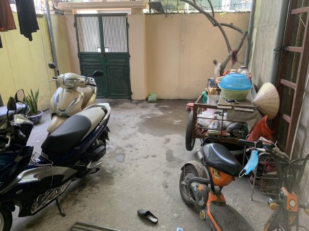 Bán nhà sân cổng phố Lê Lai, gần công viên Máy Tơ