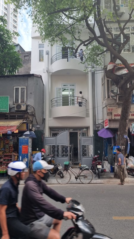 Chính chủ cho thuê nhà 85 mặt phố Thụy Khuê giá 30tr. Nhà mới đẹp chưa ai ở.