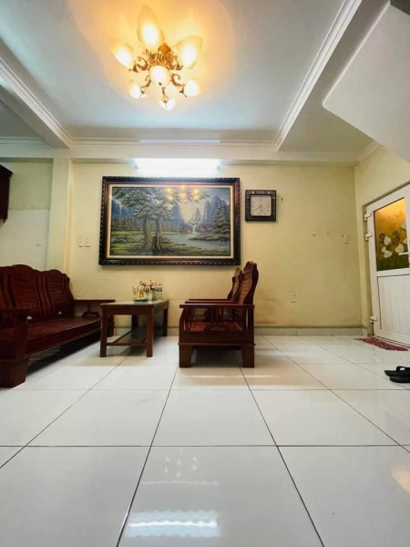 Bán nhà đẹp ở ngay Đại La 24m, 3 tầng, mt 7m, giá 2.65 tỷ.
