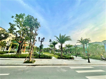 Bán nhà Chà Là 63m2 Đông Nam giá 5,9 tỷ bao phí, vài bước ra công viên VHOP2 - The Empire Hưng Yên