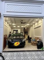 Nhà Ngọc Thuỵ 7,xx tỷ dt 95m mt 5m ô tô đỗ trong nhà, ngõ thông 10 phút sang Hồ Hoàn Kiếm
