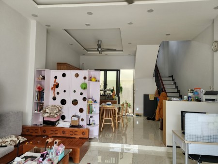 Cho thuê nhà đẹp nguyên căn, Hiệp Bình Phước, Thủ Đức, đường xe hơi