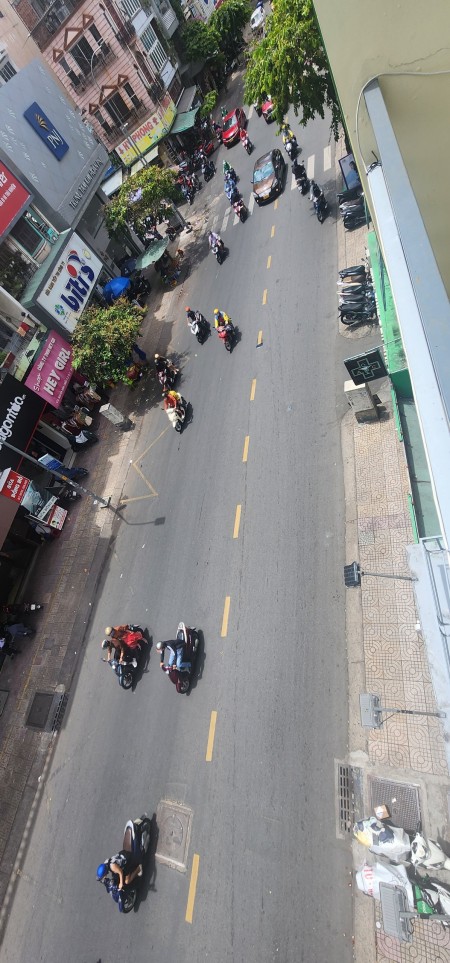 Cho thuê mặt tiền lầu 555 nguyễn đình chiểu p2 q3.