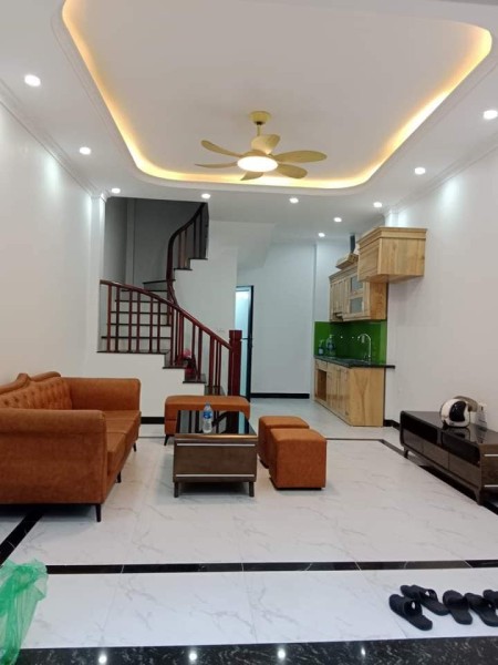 Bán nhà đẹp, mới Huỳnh Tấn Phát, Long Biên 33m, 5 tầng, mt 4.2m, giá 3.3 tỷ