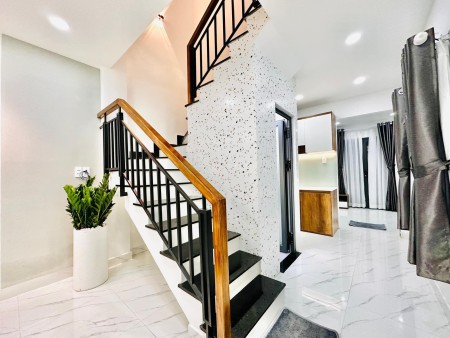 Về quê bán nhà Đ. Huỳnh Văn Bánh Phú Nhuận DT 68m2, 1ty850 có SHR, hẻm xe hơi, LH Lâm xem nhà ngay