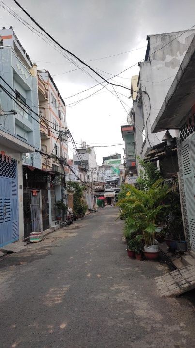 BÁN NHÀ Hẻm thông 4m Lê Ngã, Phú Trung DT 4x14m, cấp 4 (4 TỶ 7) giá TL