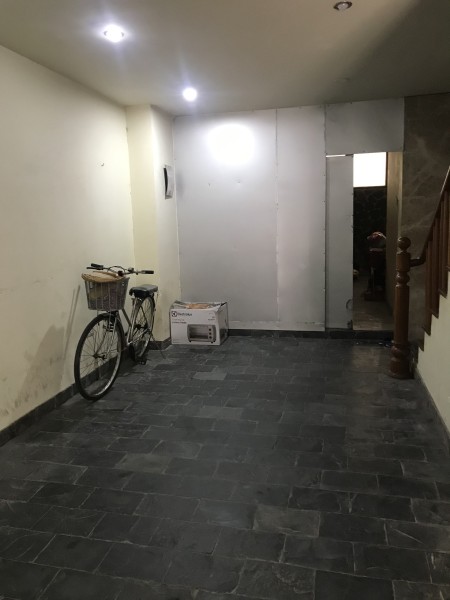 Cho thuê tầng 1 làm văn phòng phố Mạc Thái Tổ, Cầu Giấy, 60m2, ô tô tải tránh.