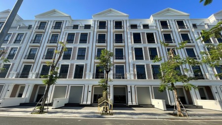 Chính chủ bán gáp nhà phố 162m2 The Manhattan - Vinhomes Q9 chỉ 23 tỷ