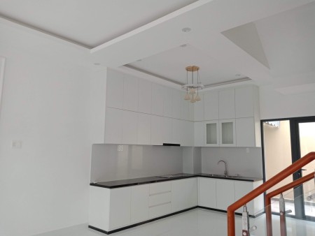 Cho thuê nhà phố Verosa Park Khang Điền Quận 9 giá rẻ