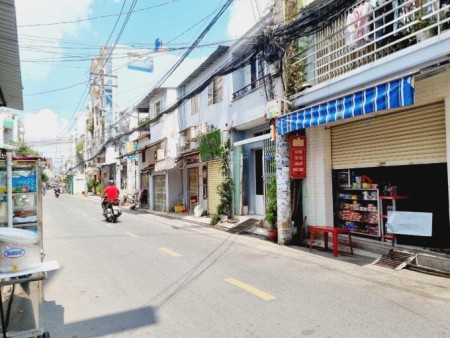 Bán nhà có bề ngang bề thế 5.4m - Sổ vuông vức