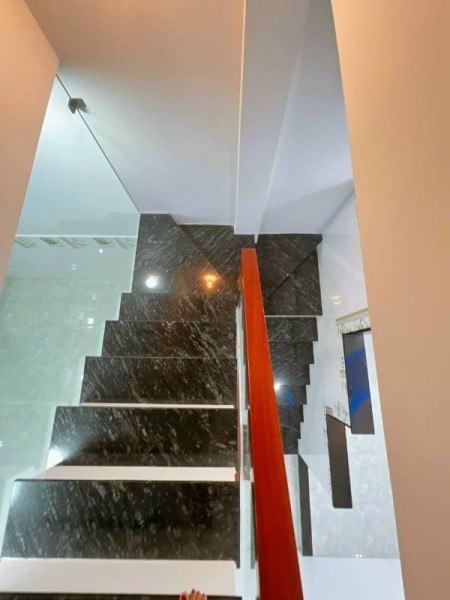 Bán gấp nhà mặt tiền gần khu chợ thiết, phường 4, quận 11. DT: 3.8 x 10m, giá chỉ 10.7 tỷ tl
