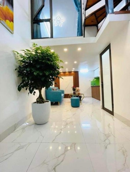 Bán nhà Thái Hà có diện tích 19m2, từ tầng 2 là 24m2