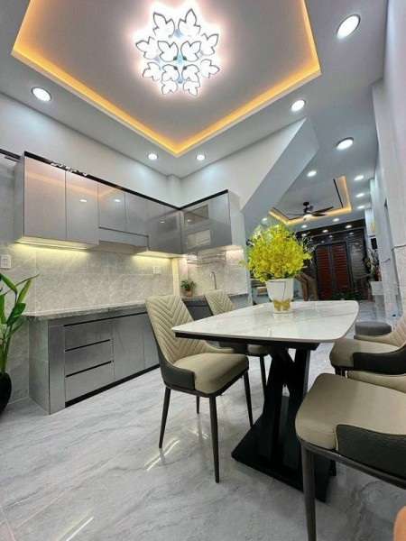 Bán gấp nhà HXH Lãnh Binh Thăng, P.12, Quận 11.DT: 3.4 x 12.5m.Nhà 1 trệt 1 lầu. giá chỉ 5,3 tỷ tl