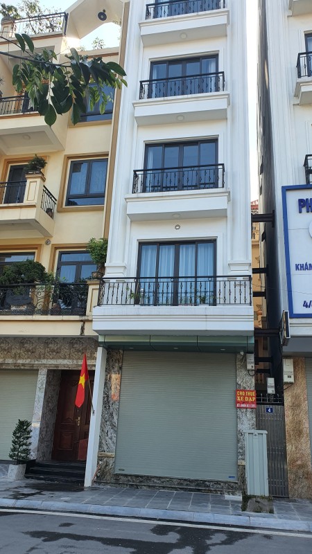 Bán nhà mặt phố Nghĩa Tân, Cầu Giấy. KDoanh đa dạng 60m, 5 Tầng, Giá chỉ 10 Tỷ. Sổ đỏ đẹp, Ôtô tránh