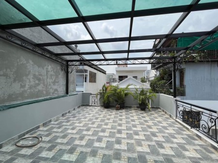 Bán căn nhà đẹp lô góc 2 mặt tiền, ngày cầu Chương Dương, thang mát, full nội thất. Lh 0868856328.
