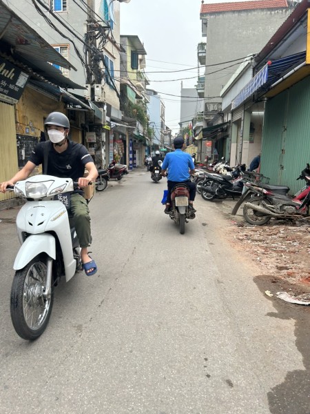 Bán nhà đẹp Mễ Trì phố DT 35m2, 4T Mặt tiền rộng, giá chỉ 4,4 tỷ.