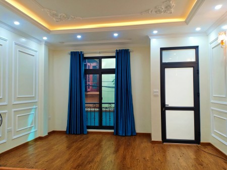 Bán nhà khu vực Phú Diễn, view hồ, oto vào nhà, diện tích 39m2, giá 5tỷ5.