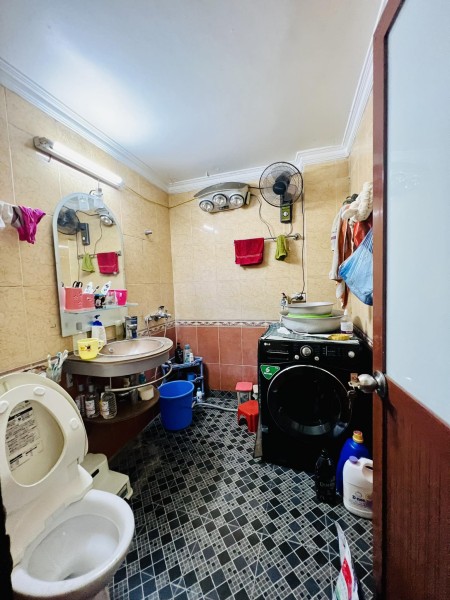 Bán nhà trung tâm Cầu Giấy, 45m2, 5 tầng, nhà dân xây, 5.95 tỷ