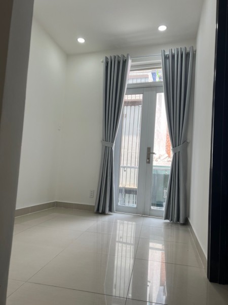 Bán nhà quận 4, 1 trệt 2 lầu, 3pn 3wc, giá: 3.98 tỷ thương lượng hỗ trợ vay bank