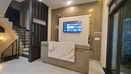 Bán khách sạn 2 mặt tiền đường nhựa ngay trung tâm Đà Lạt