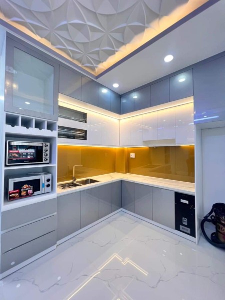 Bán nhà mới tinh, vừa xây, xách vali vào ở ngay, hxh, sổ hoàn công, DT 4.5x12.5m, 2 tầng và 3wc