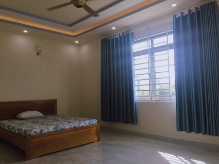 Cho thuê nhà nguyên căn đường ô tô thoáng mát 4pn/400m2 - 3lầu cao cấp chỉ 25 triêu lh: 0938 418 298