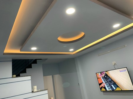 Bán nhà Lạc Long Quân giá rẻ, diện tích lớn DT 45m2, 4.65 tỷ